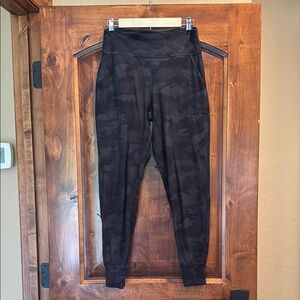 Lululemon Align Jogger in Camo. Sz 8